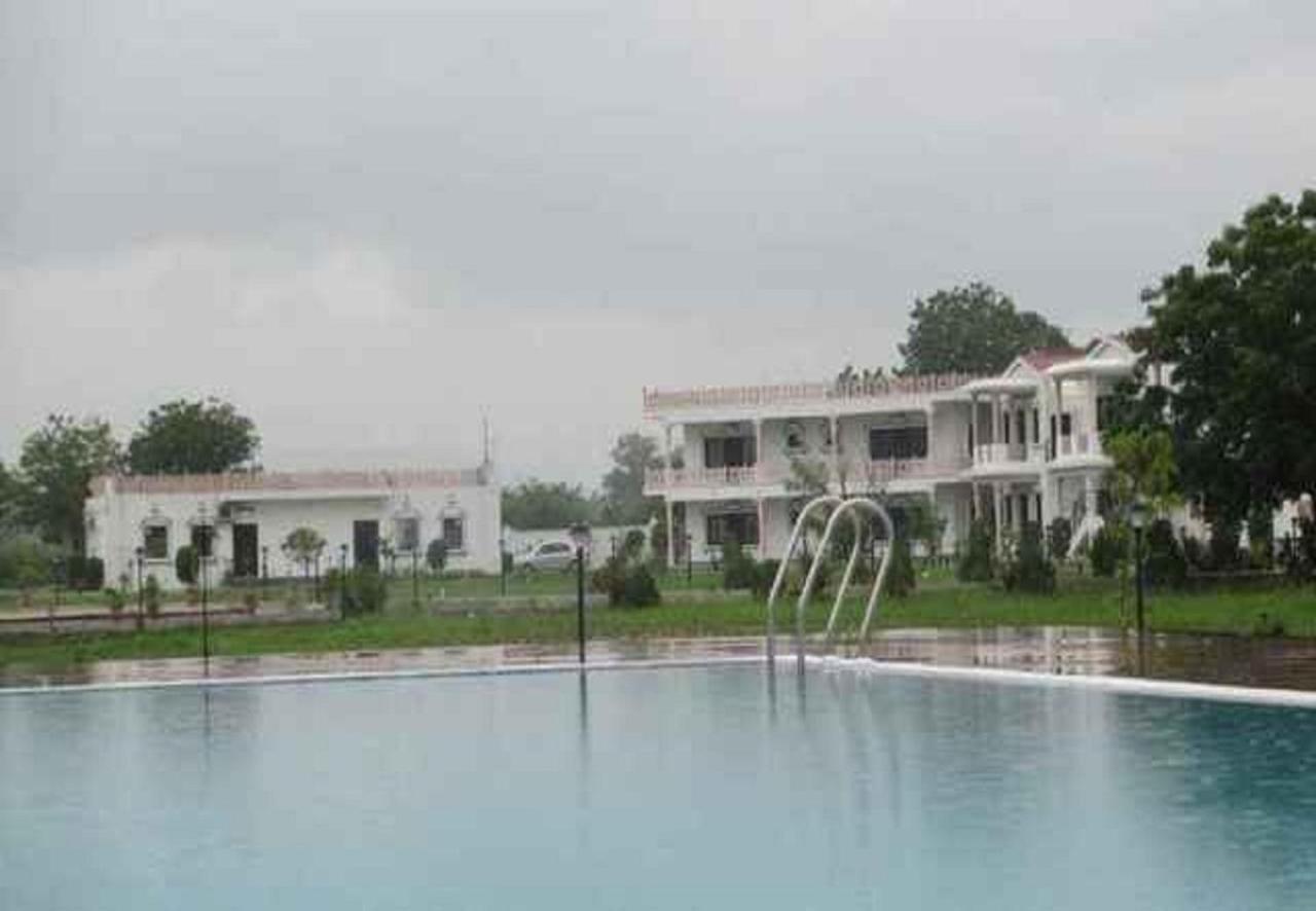 Hotel La Fortuna And Udaipur