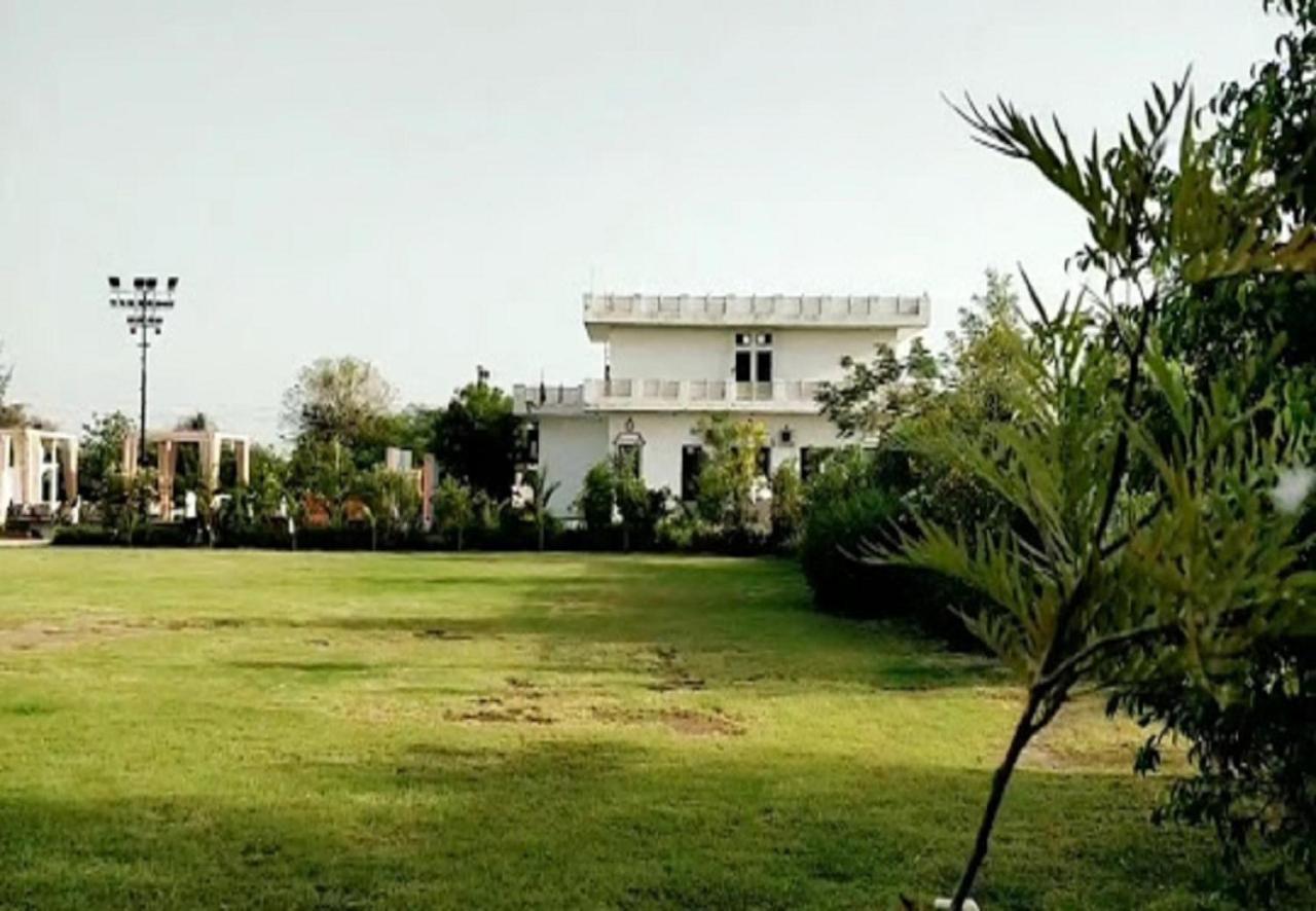Hotel La Fortuna And Udaipur